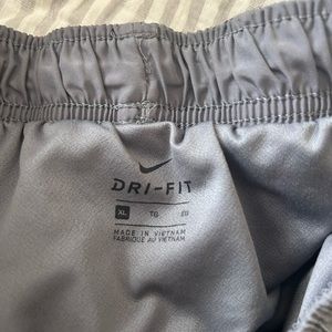 Women’s Nike tempo running shorts XL